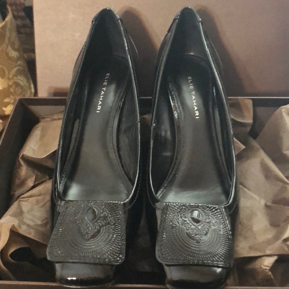 Ellie Tahari black patent pumps